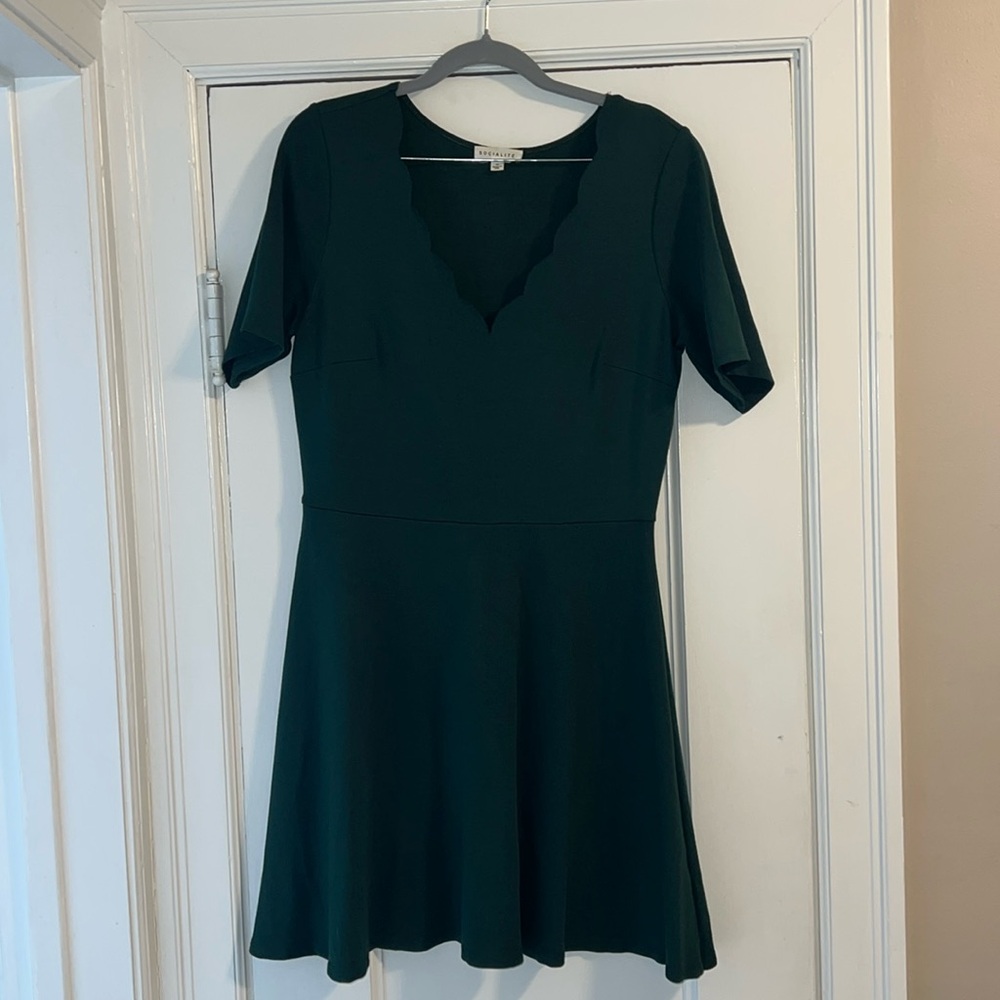 Green Scalloped Socialite Dress Size M